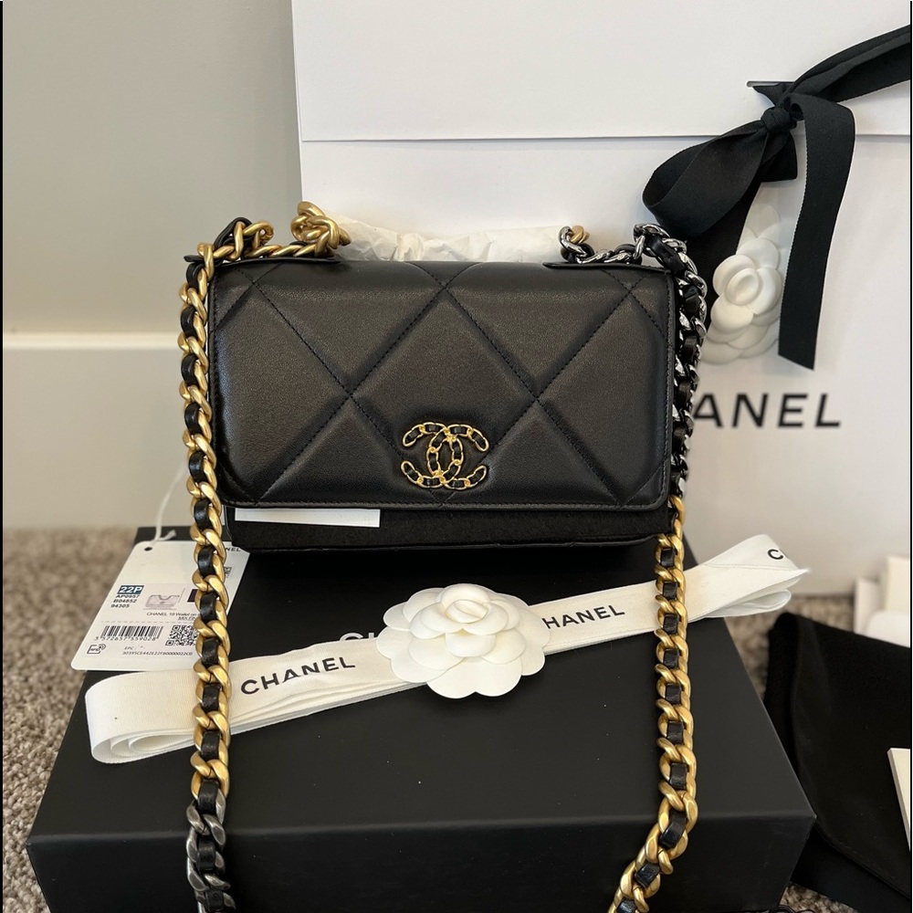 ❌SOLD❌  ❤️Host Pick!🥳 CHANEL 22P Black Lambskin 19 WOC bag - NEW with RECEIPT - Picture 13 of 17
